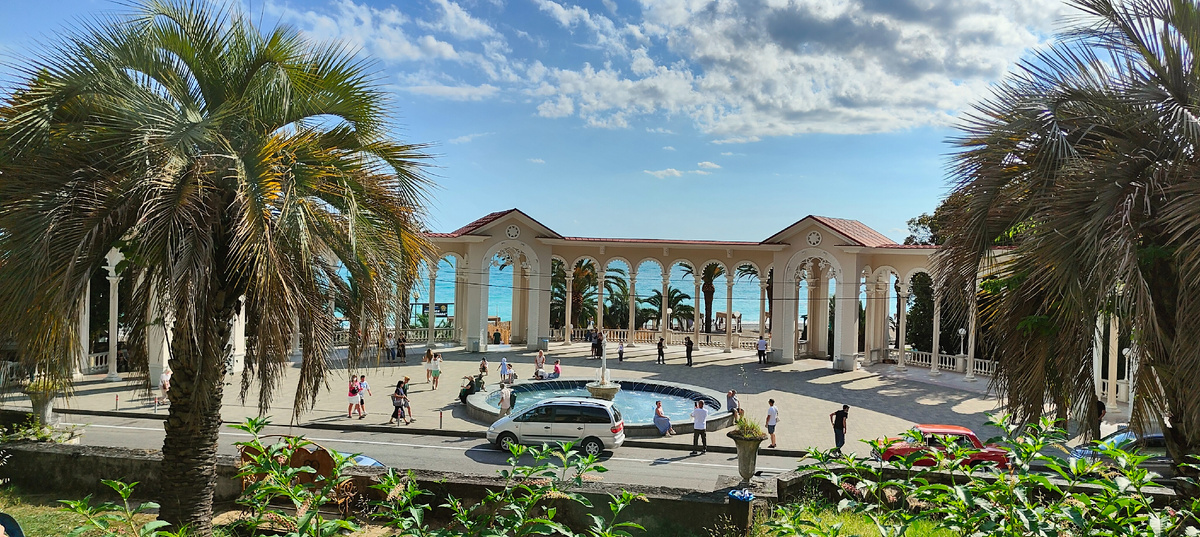 Колоннада, Гагры 