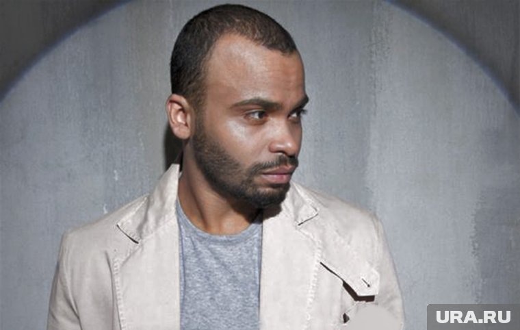     Псевдоним взят от имени отца — Мигель Фернандо Чамблен Месса, по происхождению кубинец 2lpr / Wikipedia / CC BY-SA 3.0