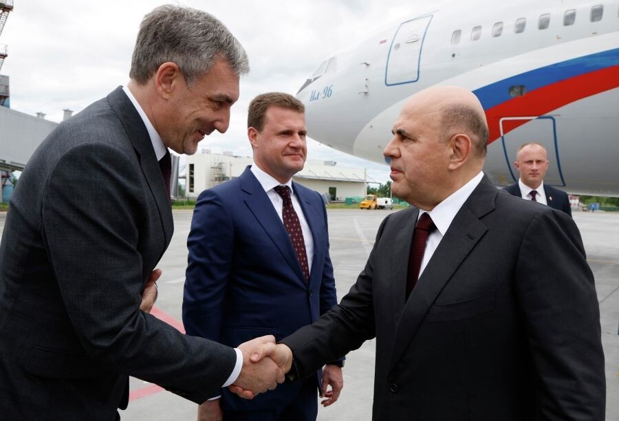    Председатель правительства РФ Михаил Мишустин и губернатор Амурской области Василий Орлов / Источник: © Дмитрий Астахов/РИА Новости