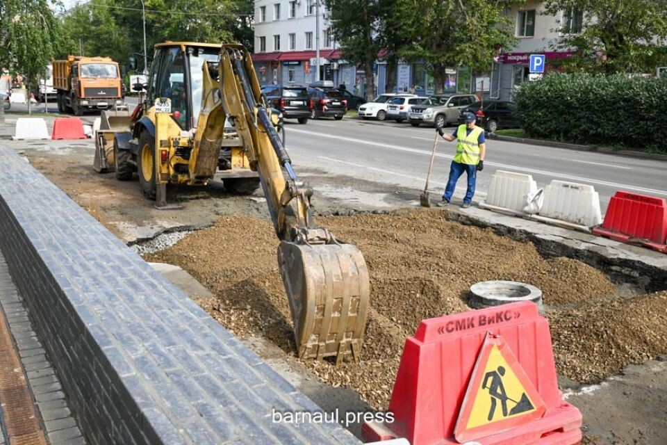    Работы на месте нового водовода на пр. Социалистическом. Источник: barnaul.org