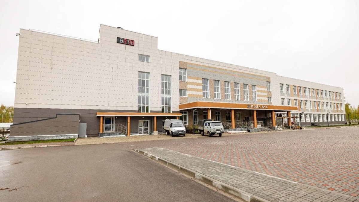    В Урае строят современную школу с бассейном