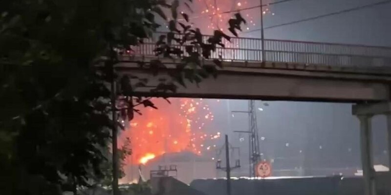 Упал на крышу вокзала . фото: картинки яндекс.