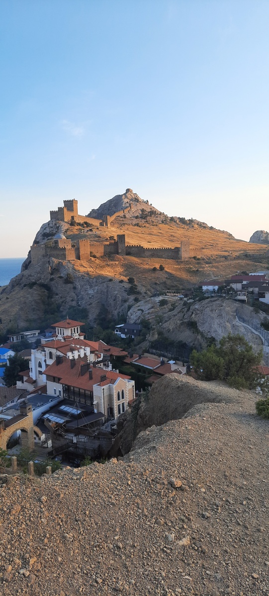 Вид на крепость с горы Сахарная головка.