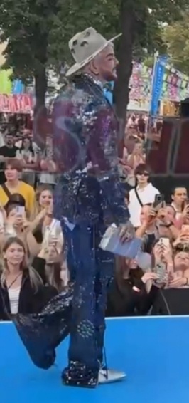 Филимон, ты пошто у Печкина шляпу стырил?