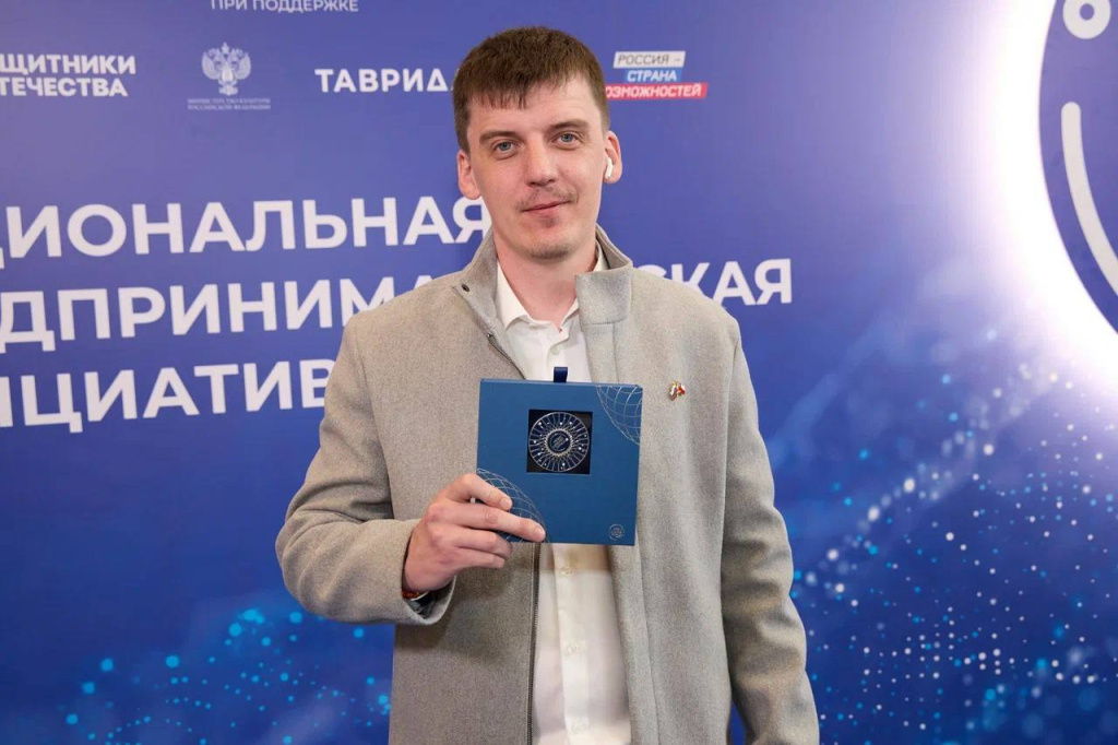    Вартовчанин Андрей Ольховский получил награду за вклад в развитие России