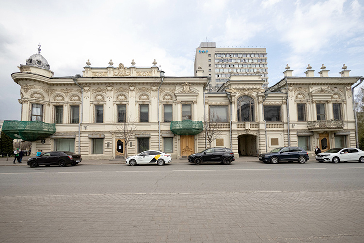    Гендиректор «Связьинвестнефтехима» (СИНХ) Валерий Сорокин все-таки будет заниматься ремонтом и реставрацией дома Ушковой на улице Кремлевской, 33, уникального объекта культурного наследия.   
Фото: «БИЗНЕС Online»