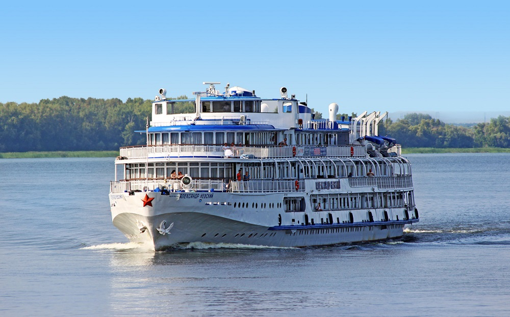 Теплоход «Александр Невский»: отличный выбор для тех, кто хочет насладиться речным круизом с комфортом и разнообразием развлечений.