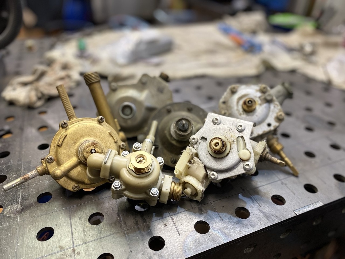 Водяные узлы газовых колонок Нева, Бош, Юнкерс и Электролюкс.