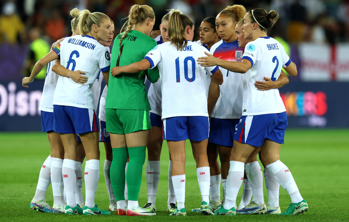    Футболистки сборной Англии  Eddie Keogh/Getty Images