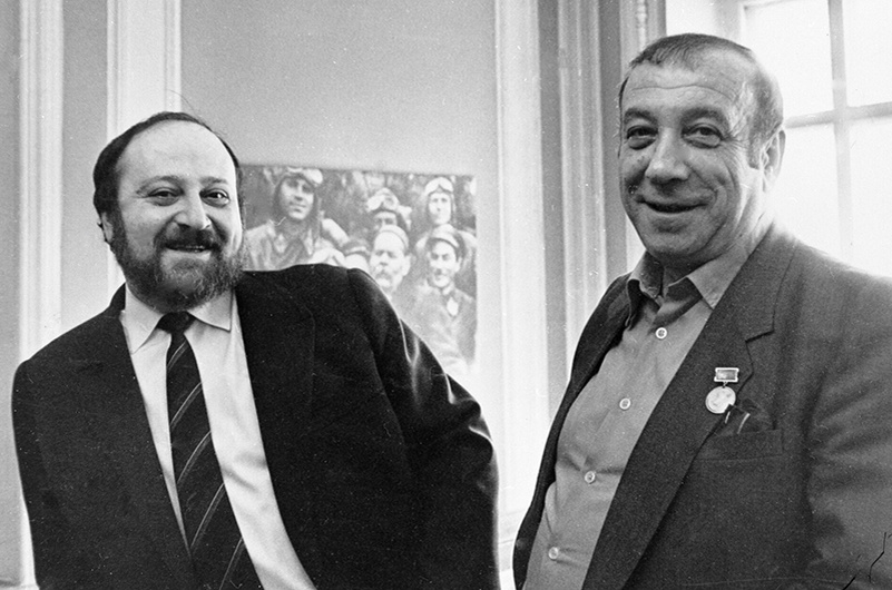 Братья Вайнеры, авторы романа "Эра милосенрдия". Службе в МУРе Аркадий Вайнер (справа) отдал больше 30 лет жизни. Фото из открытого источника