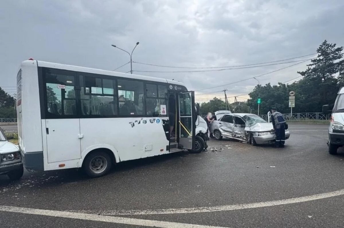    В Ставрополе две пассажирки маршрутки пострадали после ДТП с легковушкой