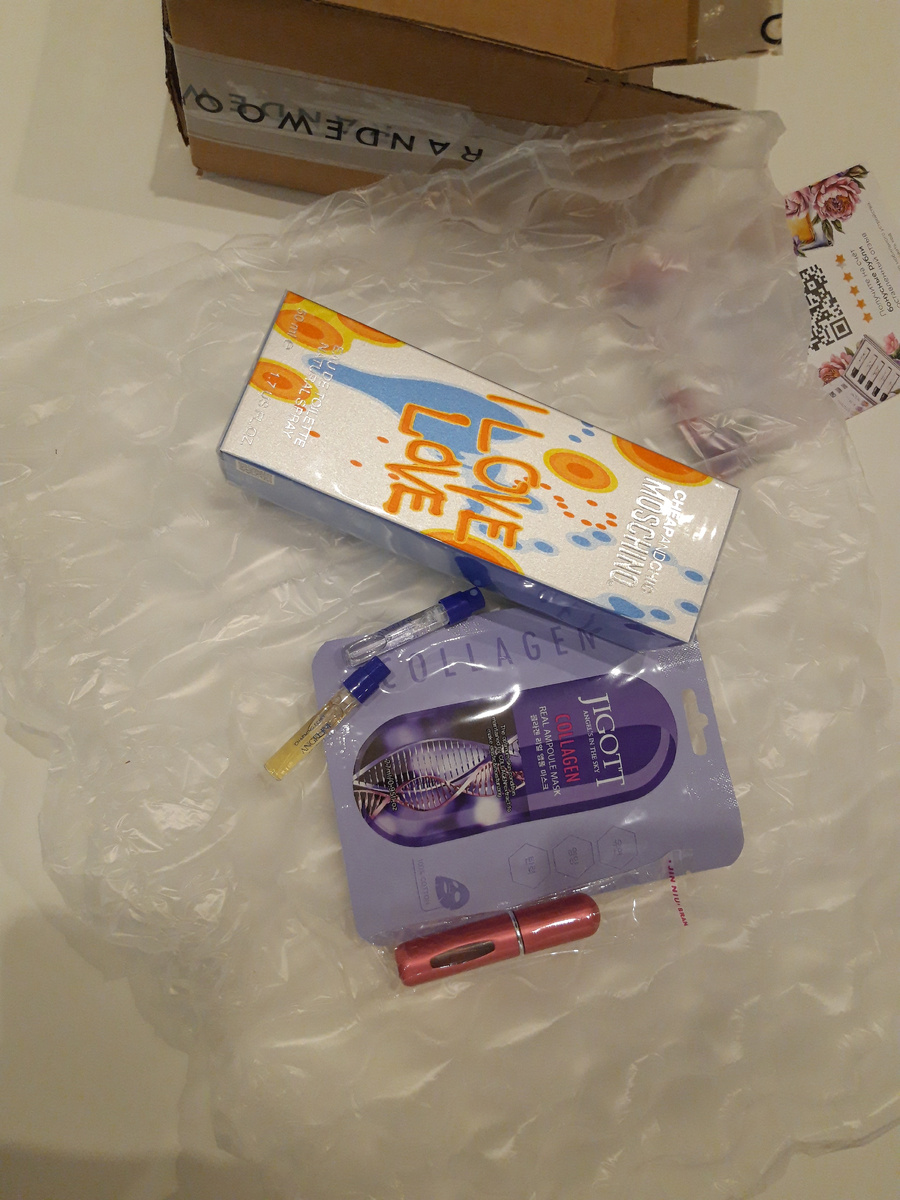 Туалетная вода Москино «Chip & chic», маска для лица, атомайзер, два пробника в подарок