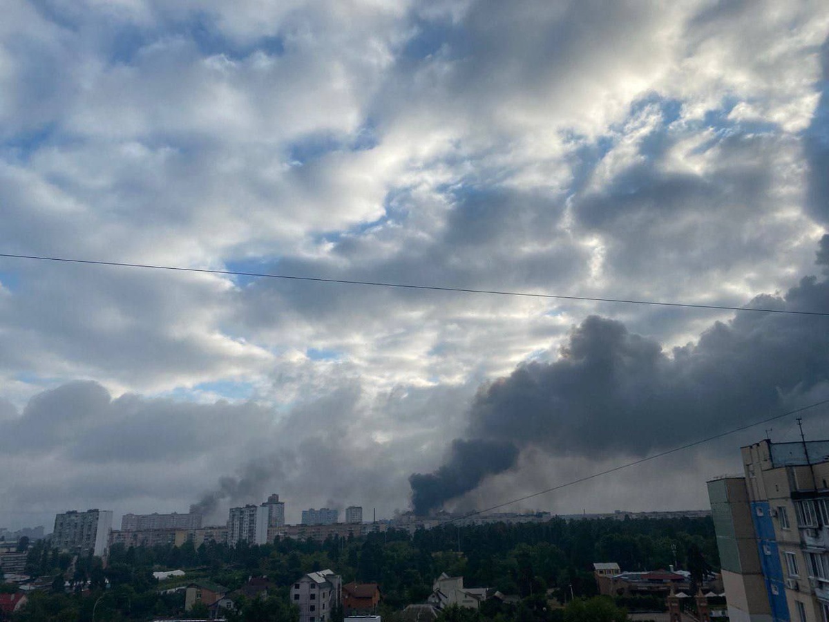    Минувшей ночью в Киеве и других регионах Украины снова гремели взрывы