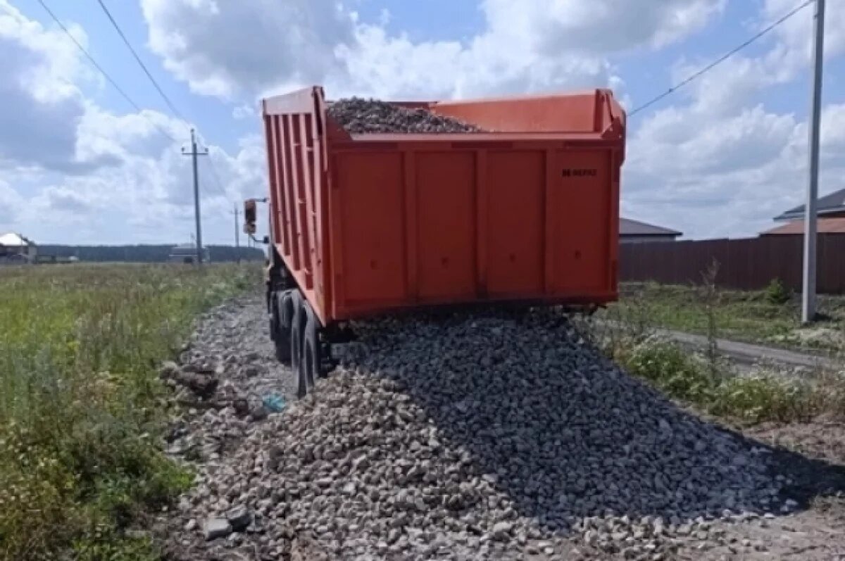    В ульяновских кварталах многодетных продолжают укреплять дороги