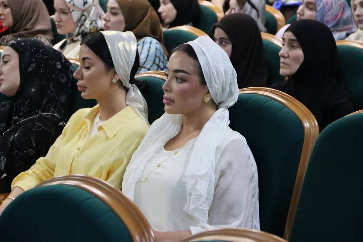 Предпринимательницы на встрече с представителями власти. Фото: Чечня Сегодня