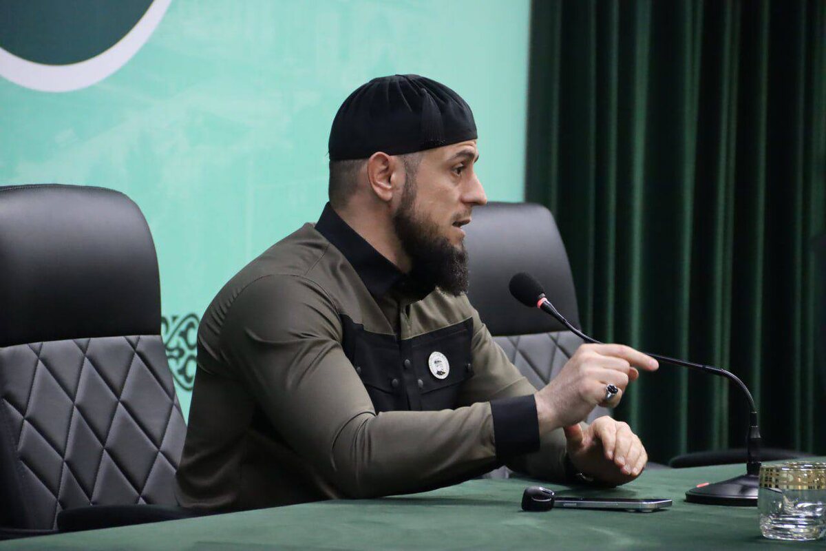 Ахмед Дудаев на втсрече с предпринимательницами. Фото: Чечня Сегодня