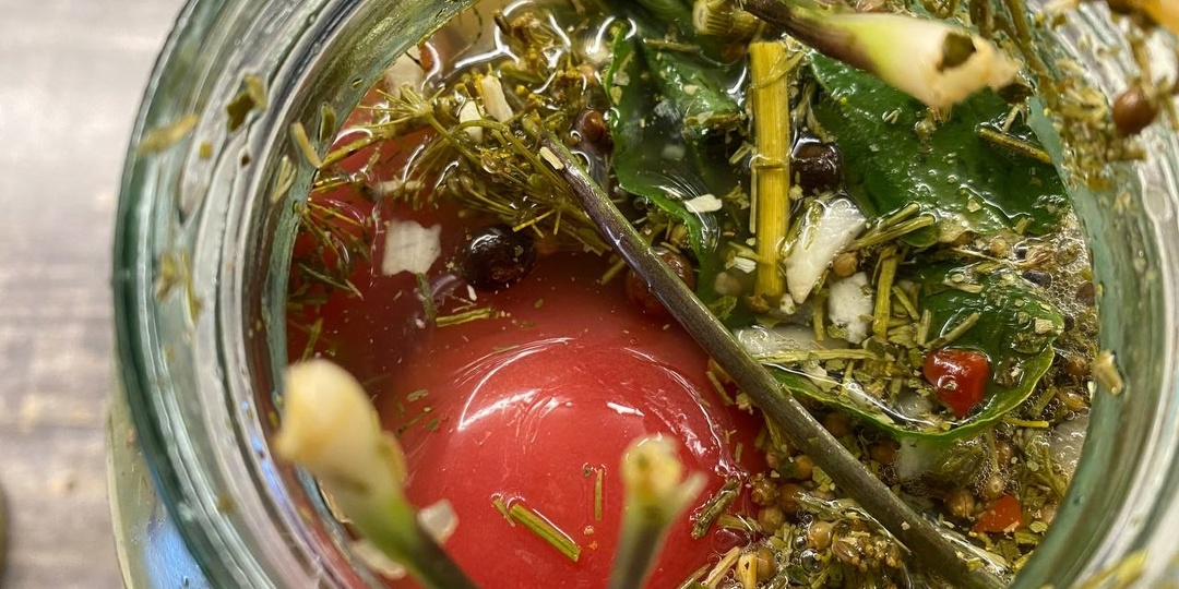 Не придется ждать неделями. Как заквасить ядреные помидоры всего за 3 дня. Как у бабушки из бочки