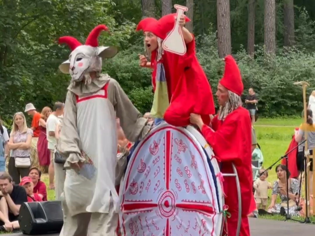 Спектакль «Коса и Коза» ВАУ театра на фестивале «Елагин парк»