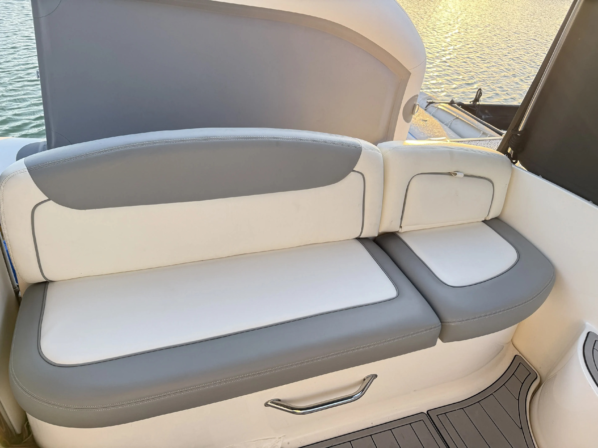 Выполненные под заказ сиденья на яхте