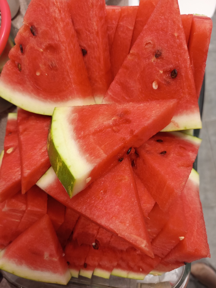    Спросил у продавца на рынке, как выбрать самый сладкий арбуз - вот что он посоветовал