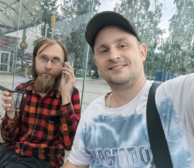 Слева — И.Федоровский, писатель-журналист, колумнист газеты "Красный путь". В.Власов, автор