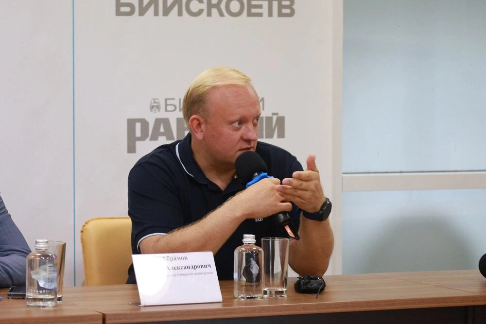    Организовал турнир депутат АКЗС, генеральный директор «Сибирской медиагруппы», председатель Союза журналистов Алтайского края Андрей Абрамов. Фото: АиФ/ Виктор Крутов