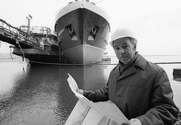 Инженер-конструктор судостроительного завода "Красное Сормово" Альберт Вялов. 1982г. /Медиабанк РИА Новости