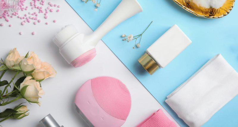 Щетки для умывания разрушают защитный барьер и приводят кожу к обезвоженному состоянию 