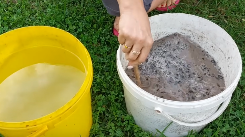 Правильная реакция золы с уксусом - должна появиться активная пена