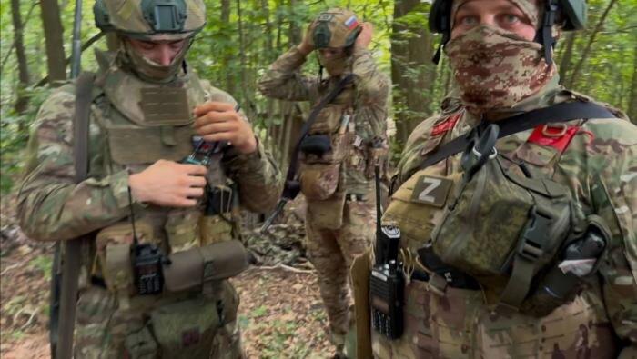 Расчёт БМ-21 «Град» 40-й отдельной Гвардейской бригады морской пехоты во время выполнения боевой работы. Буферная зона. Сумская область Украины, источник Телеграм-канал Станислав Назаров | КАНАЛ |