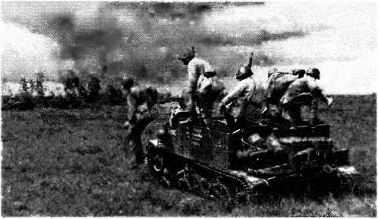 БТР «Универсал» доставил на поле боя десант автоматчиков. Орловско-Курская дуга, июль 1943 года