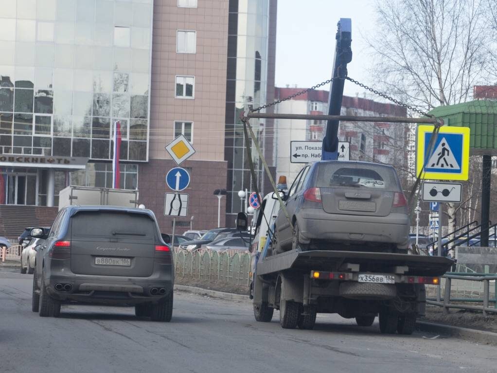    Летом в Югре вырос спрос на услуги эвакуатора