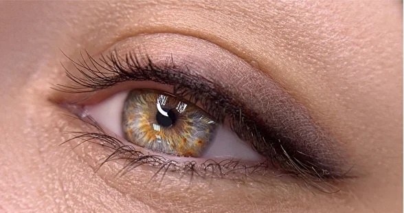 Мягкая растушевка ближе к линии роста ресниц