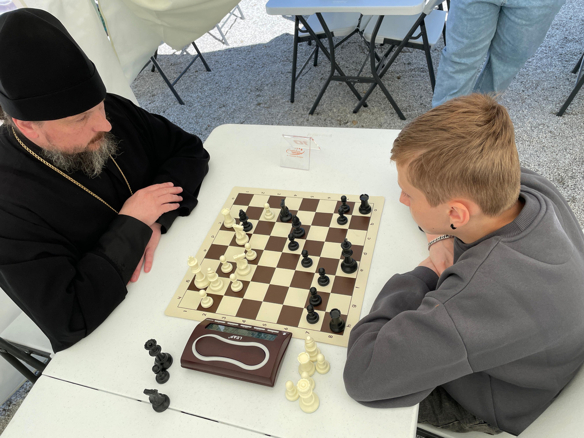 С шахматистами из спортивной школы имени Александра Козицына