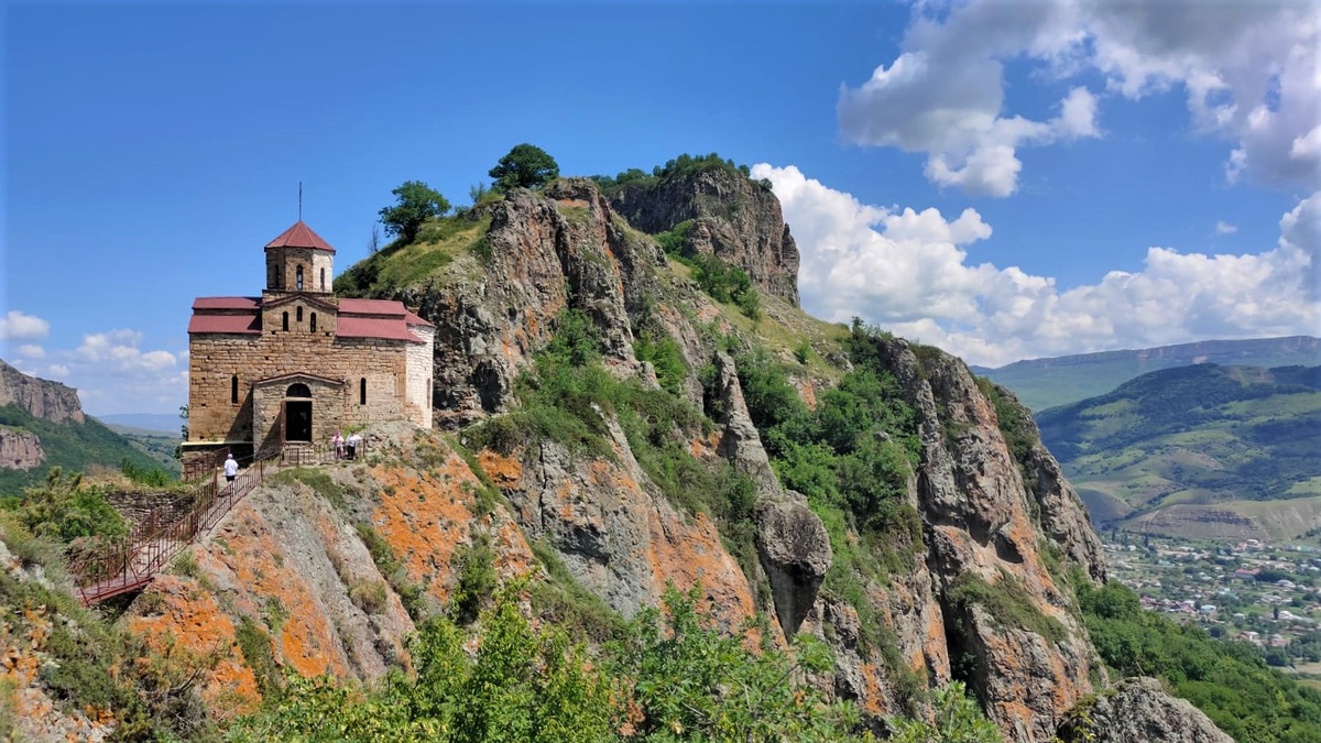 Фото автора. Христианский храм на горе Шоана