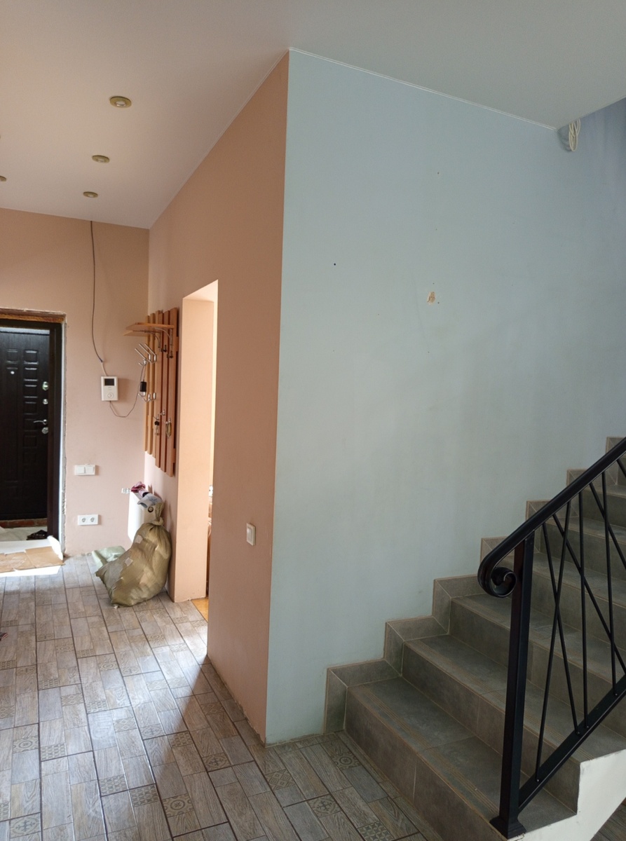 Это гостиная с одной стороны