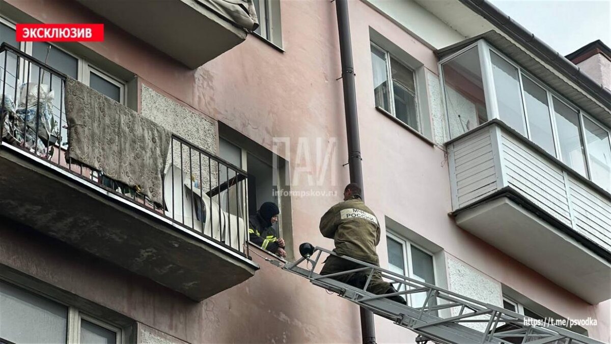 Взрыв бытового газа произошёл в многоквартирном доме в Великих Луках
Фото: Telegram-канал «Псковская сводка. ПАИ»