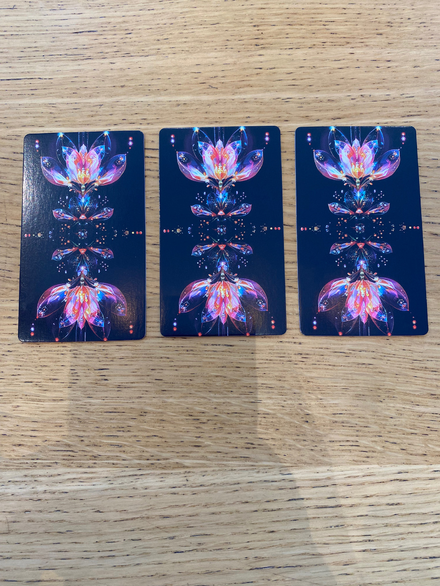 Выбери карту таро 