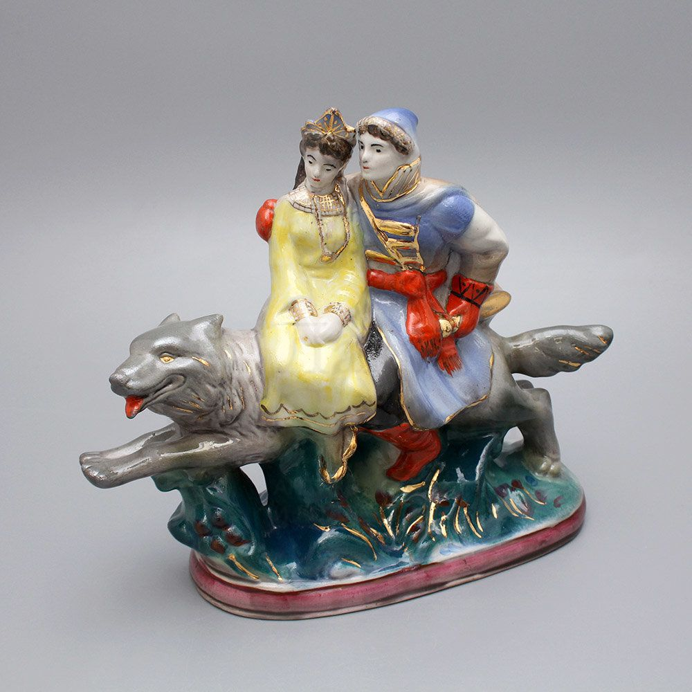 Статуэтка «Иван-царевич на Сером Волке» в редкой цветной росписи, скульптор Азарова Л. П., Гжель, 1950-60 гг. Фото с нашего сайта dvaveka.ru
