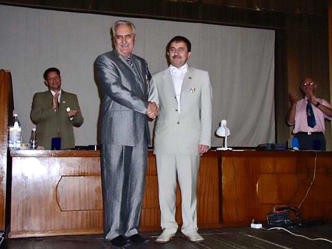 Слева Валентин Леонидович Кулиниченко, справа Василий Павлович Гоч. Пансионат "Омега", Севастополь, 2004г.