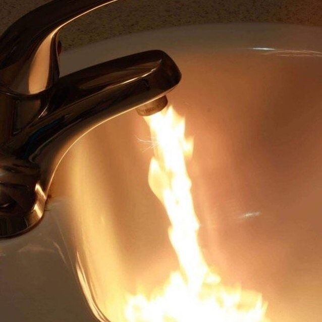 Почему вода не горит?