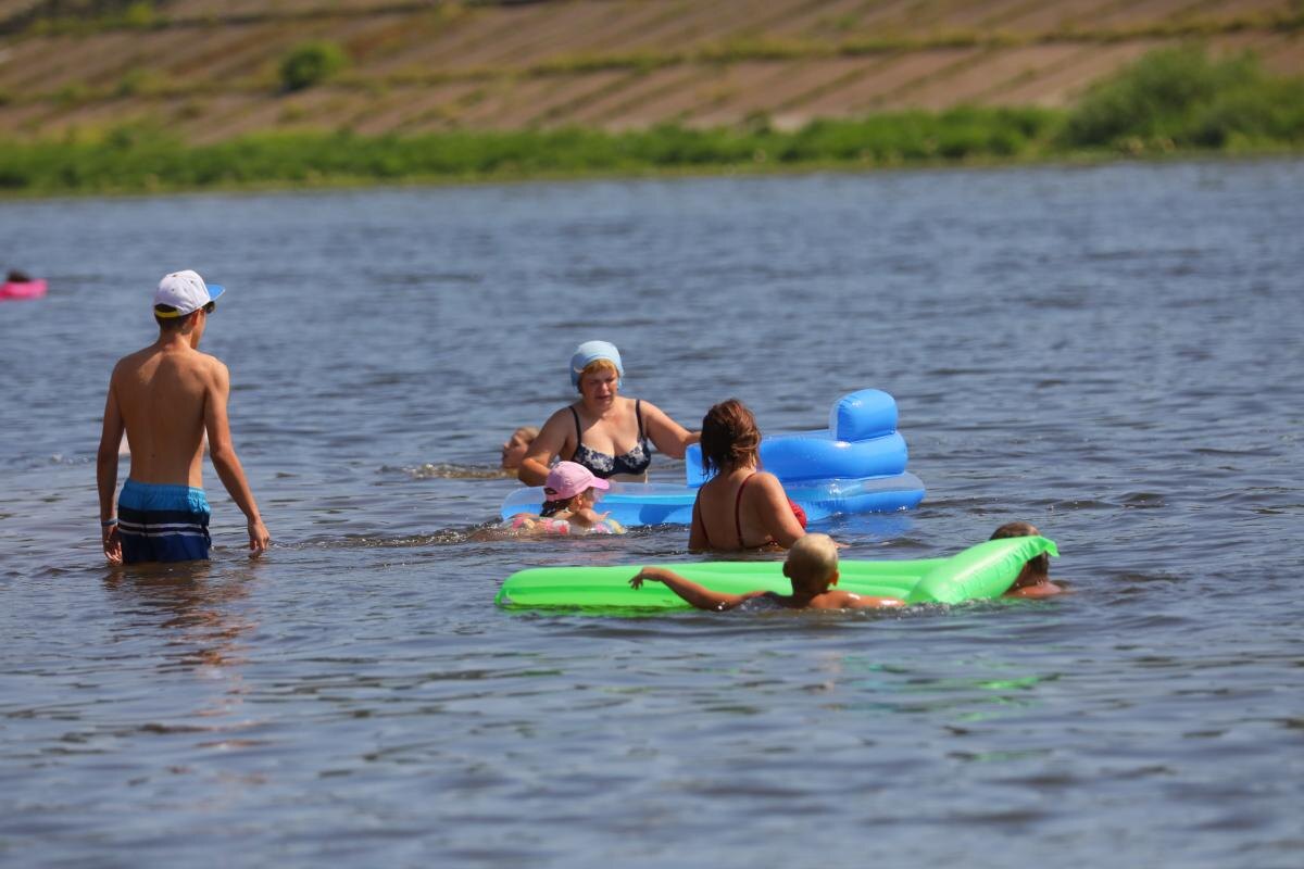    Купаться стоит только в официально разрешенных для этого местах
