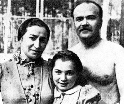 Семья Молотова — Вячеслав, Полина и маленькая Светлана