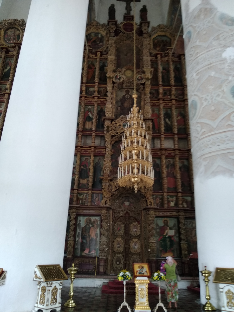 Иконостас Успенского собора рязанского Кремля.