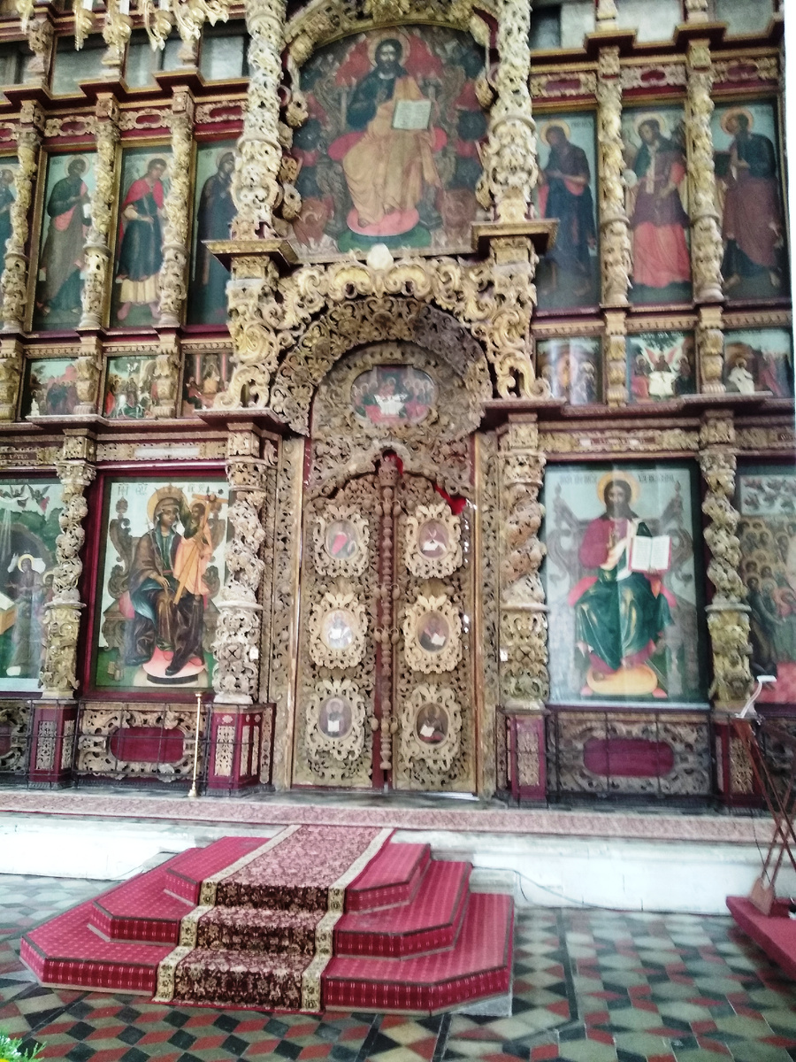 Иконостас Успенского собора рязанского Кремля.