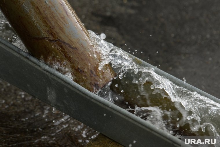    Несколько улиц оказались под водой в Москве из-за сильного ливня
