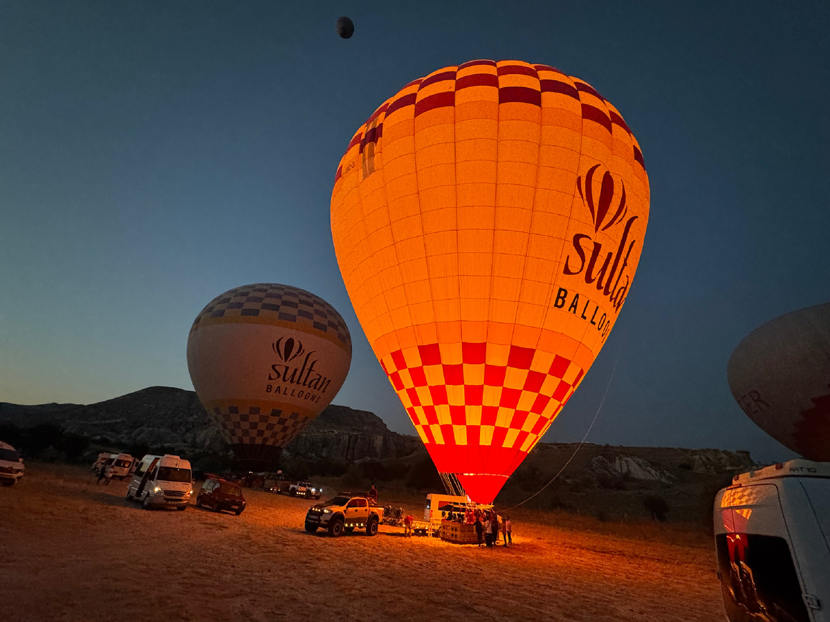 Шарик надувают