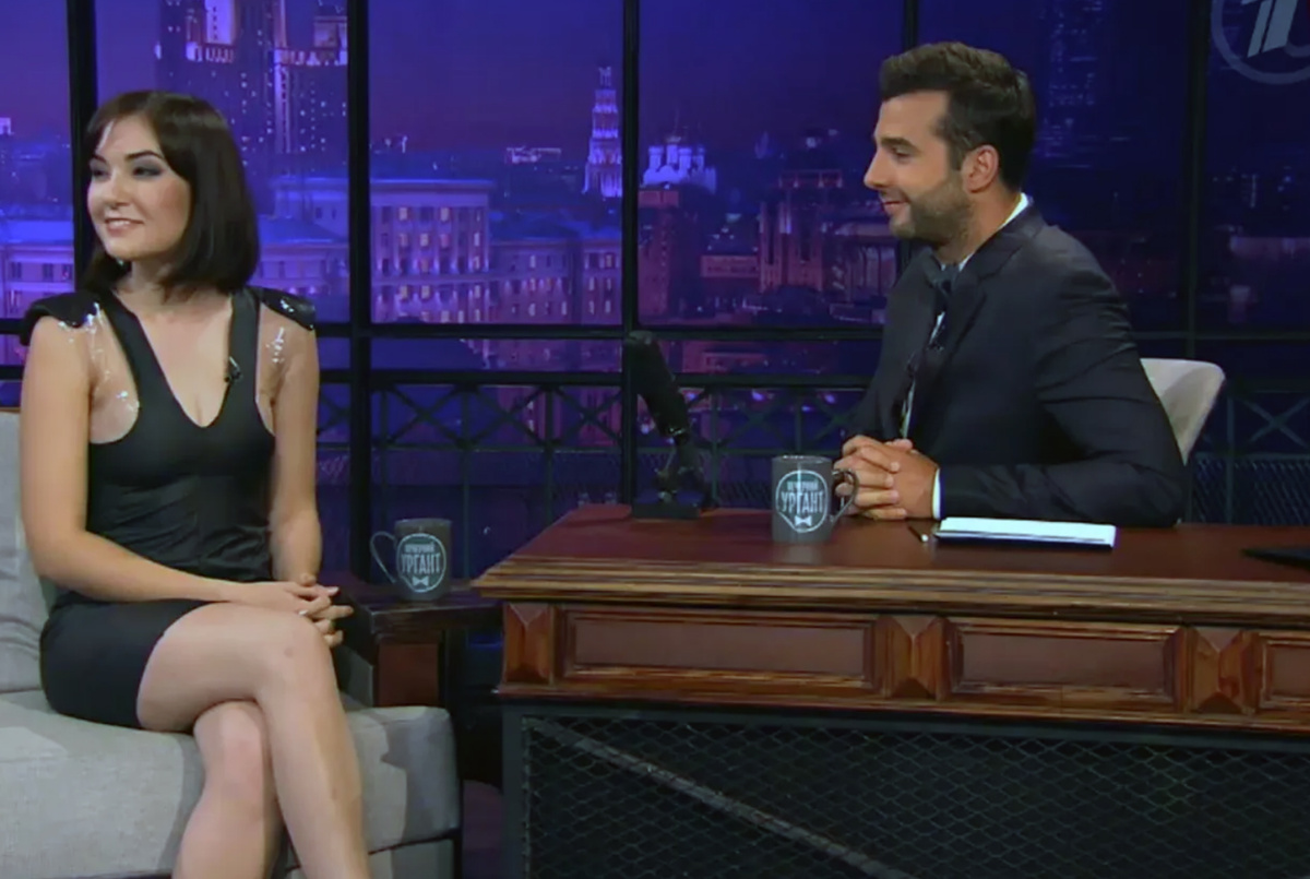 Саша Грэй в "Вечернем Урганте", порно с ней сами найдете.