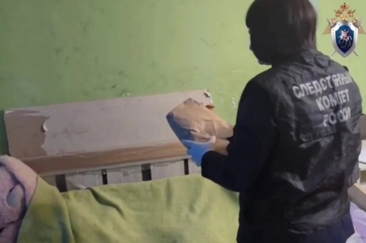    Кадры с осмотра квартиры, где живет школьница.