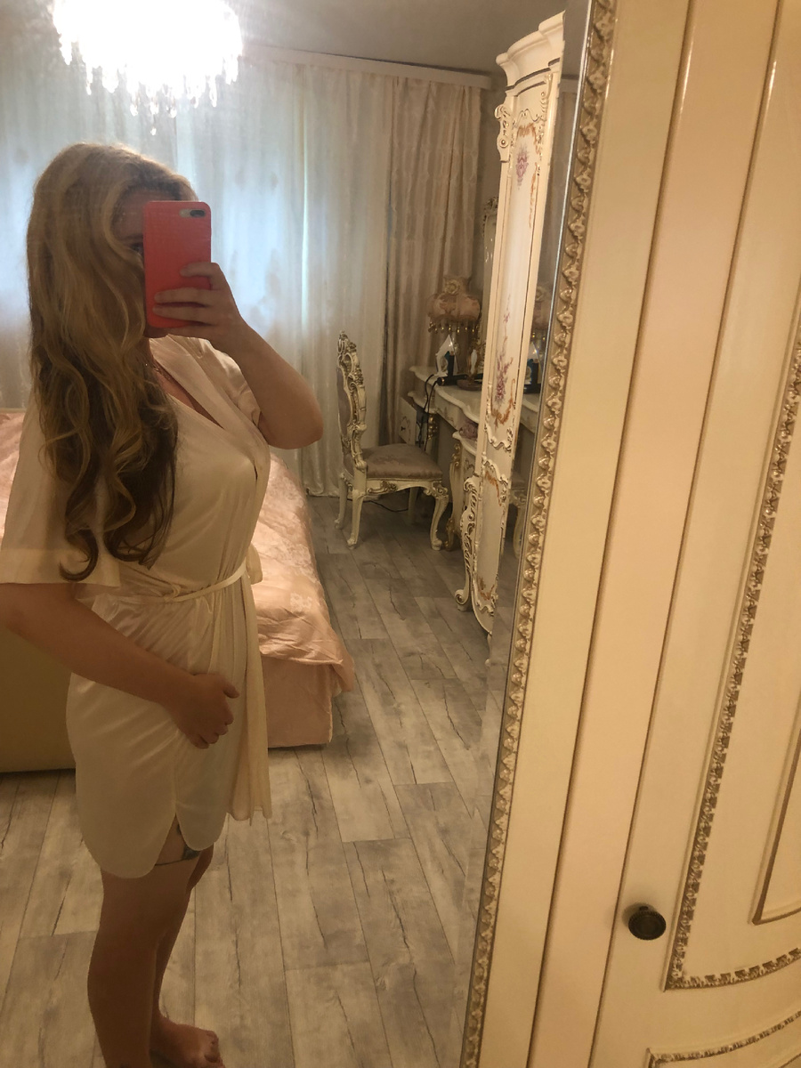 Сбоку разрезы, как и во всех моделях производителя 